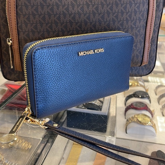 Michael Kors Jet Set Travel Lg Flat Multifunctional Phone Case-Wristlet-Wallet - Picture 2 of 16